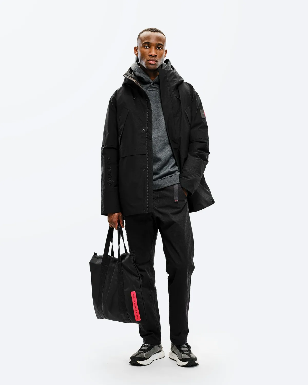 The Mountain Studio W-8 totebag Black Onyx nylon