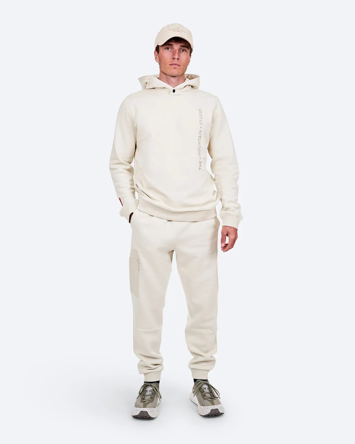 The Mountain Studio J-4 Organic Cotton sweatpants Almond Milk bomull