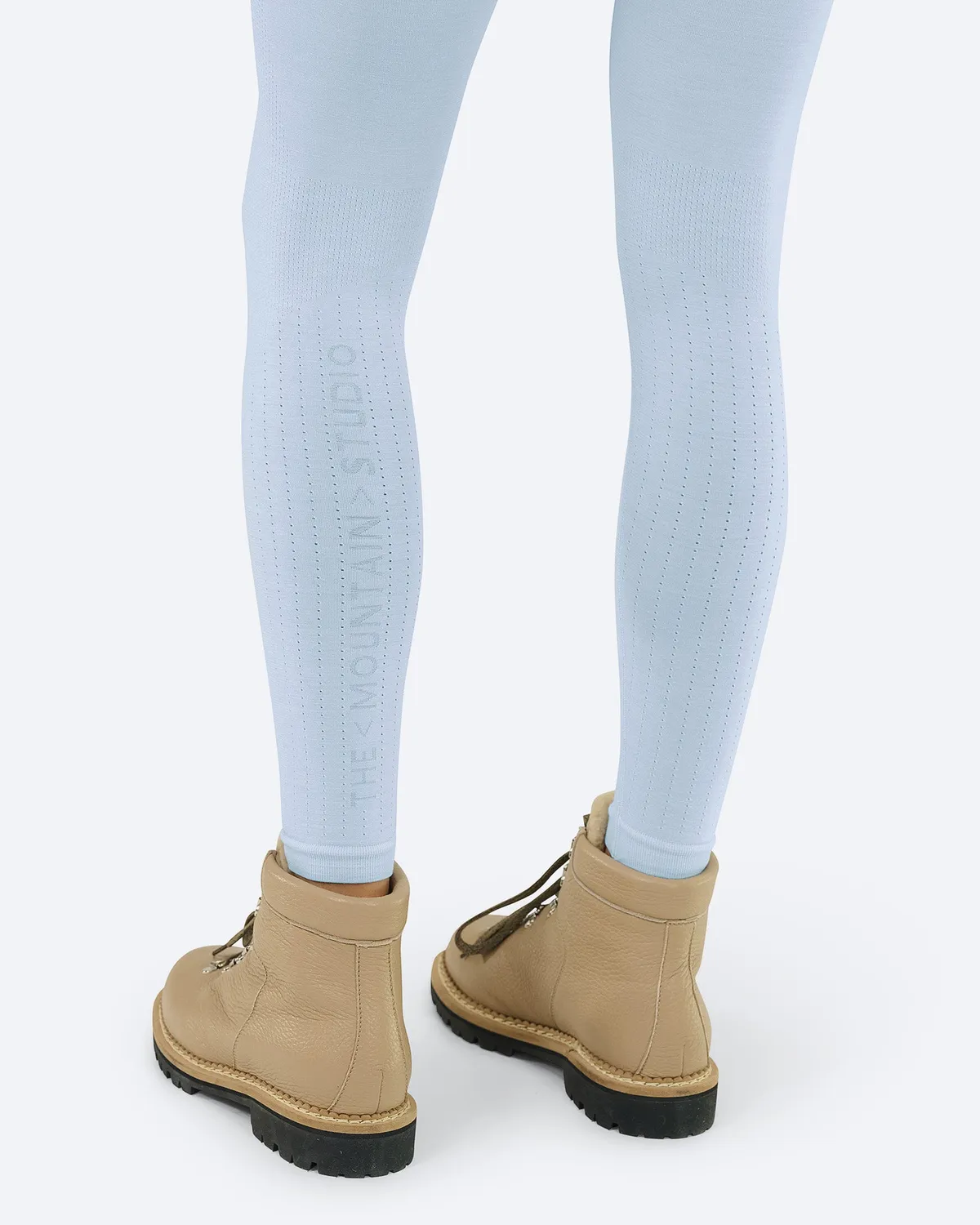 The Mountain Studio U-9 W Seamless Merino undertrøye Ice Water tettsittende