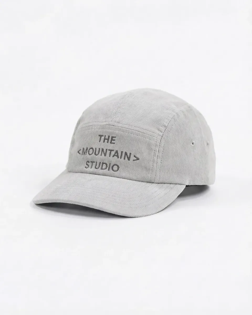 The Mountain Studio C-18 caps Feather Gray cordfløyel