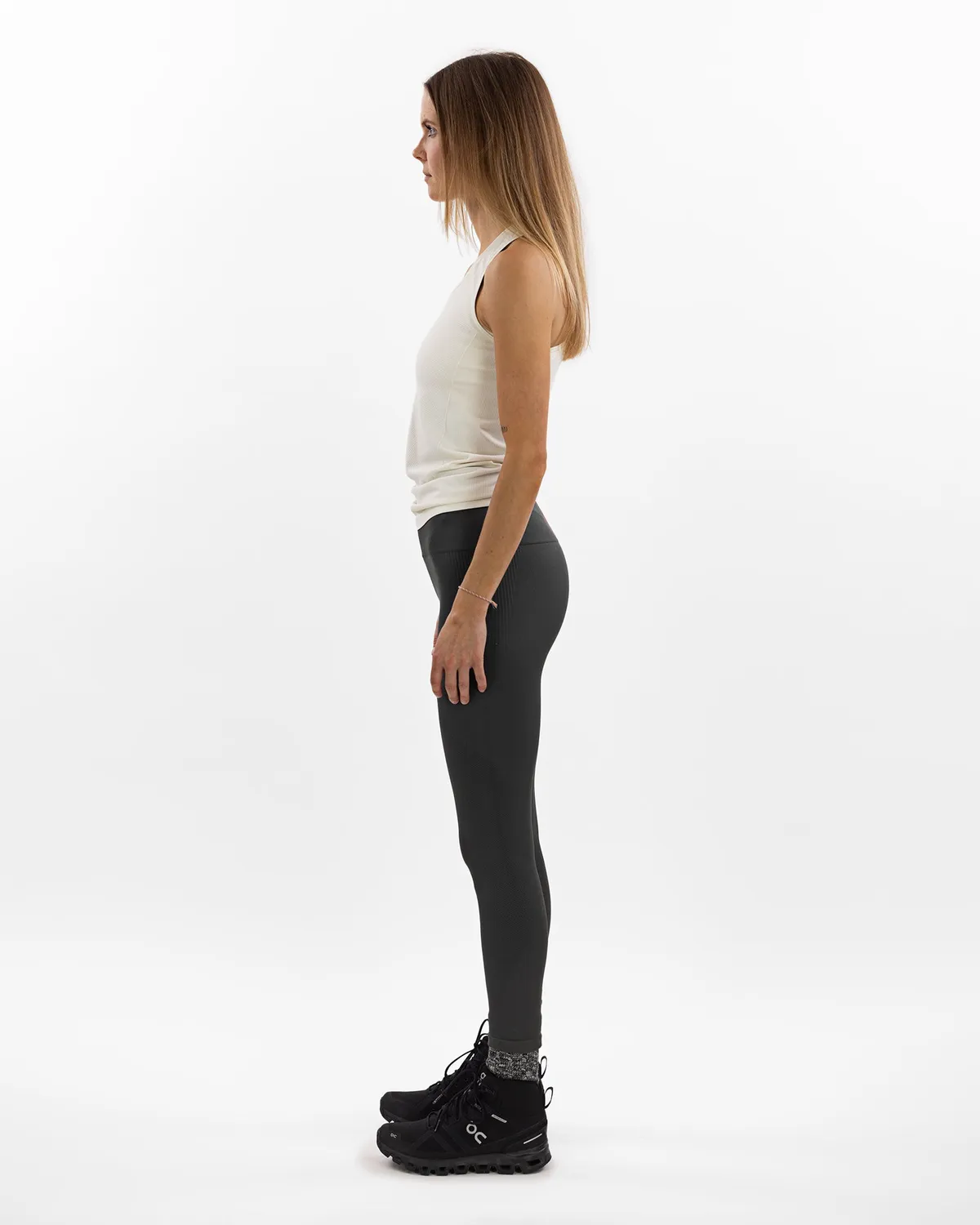 The Mountain Studio T-15 W Two Tone Tech Tank Top singlet Almond Milk lett