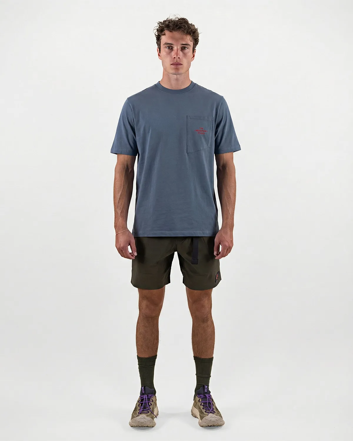 The Mountain Studio T-6 Pocket t-skjorte Ombre Blue økologisk