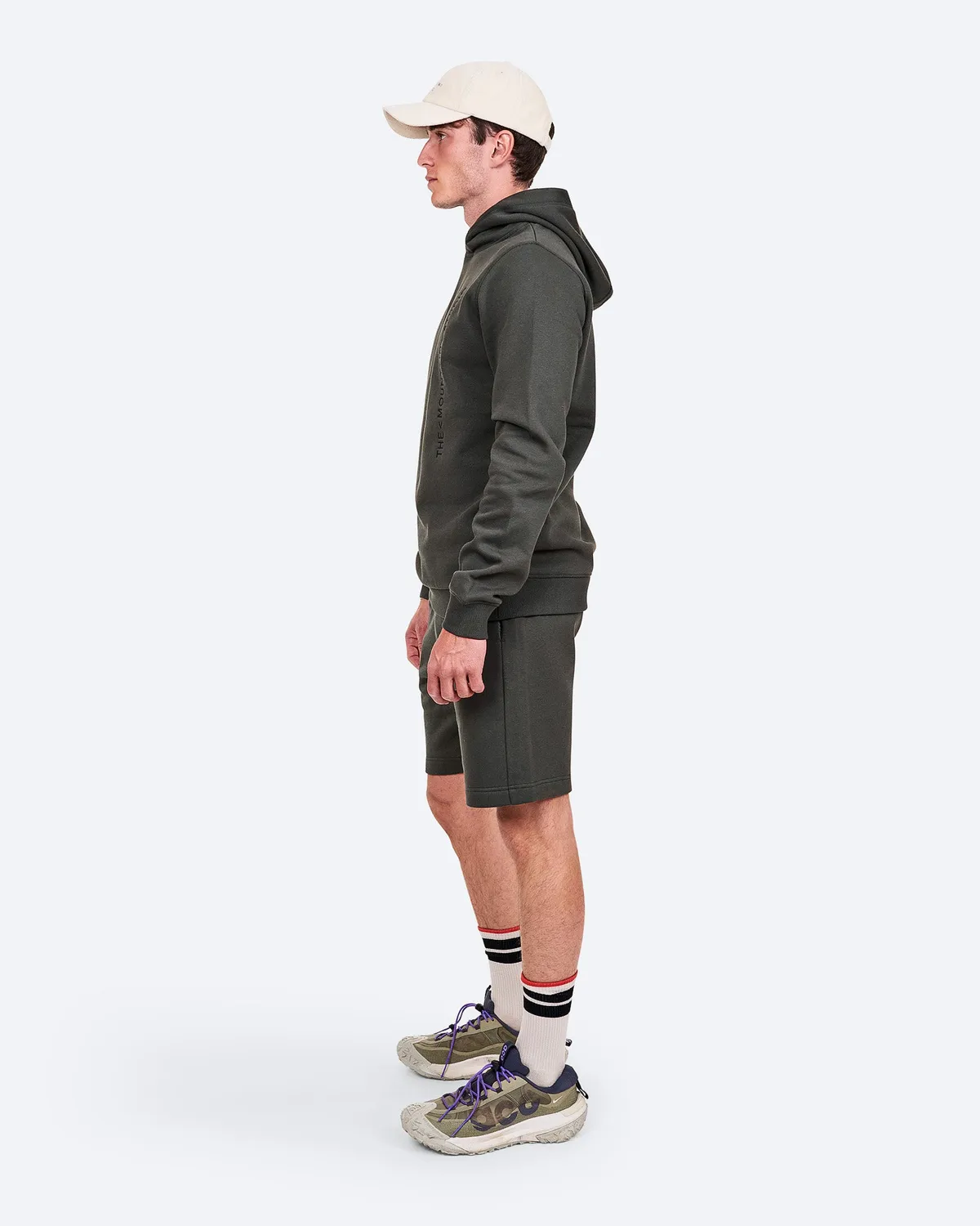 The Mountain Studio L-6 shorts Peat økologisk bomull