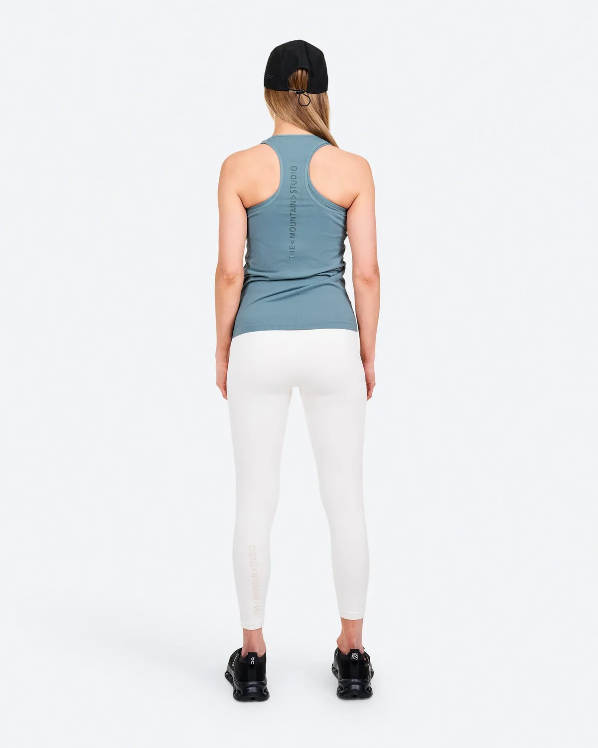 The Mountain Studio T-15 W Two Tone Tech singlet Balsam Green pustende