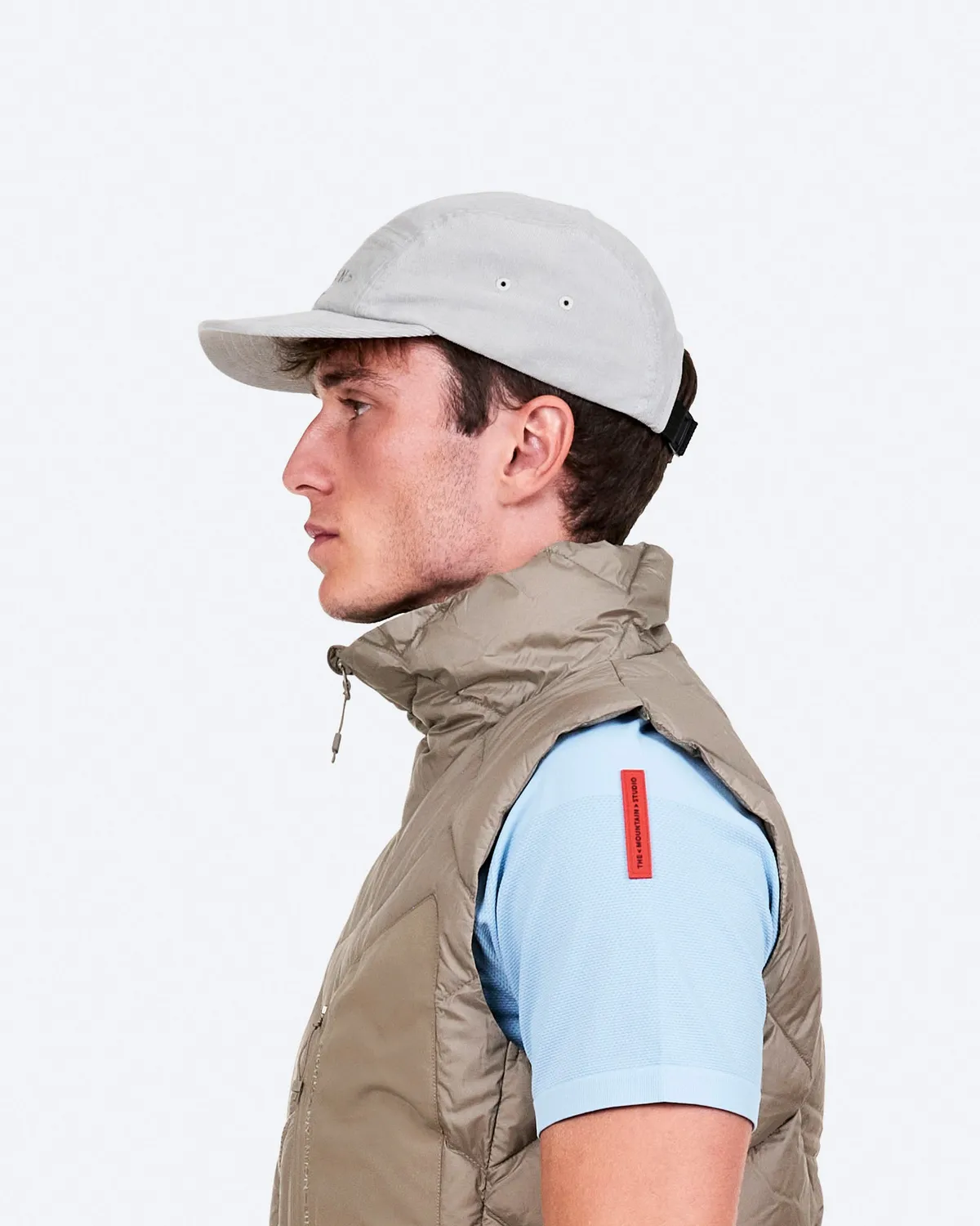 The Mountain Studio C-18 caps Feather Gray cordfløyel