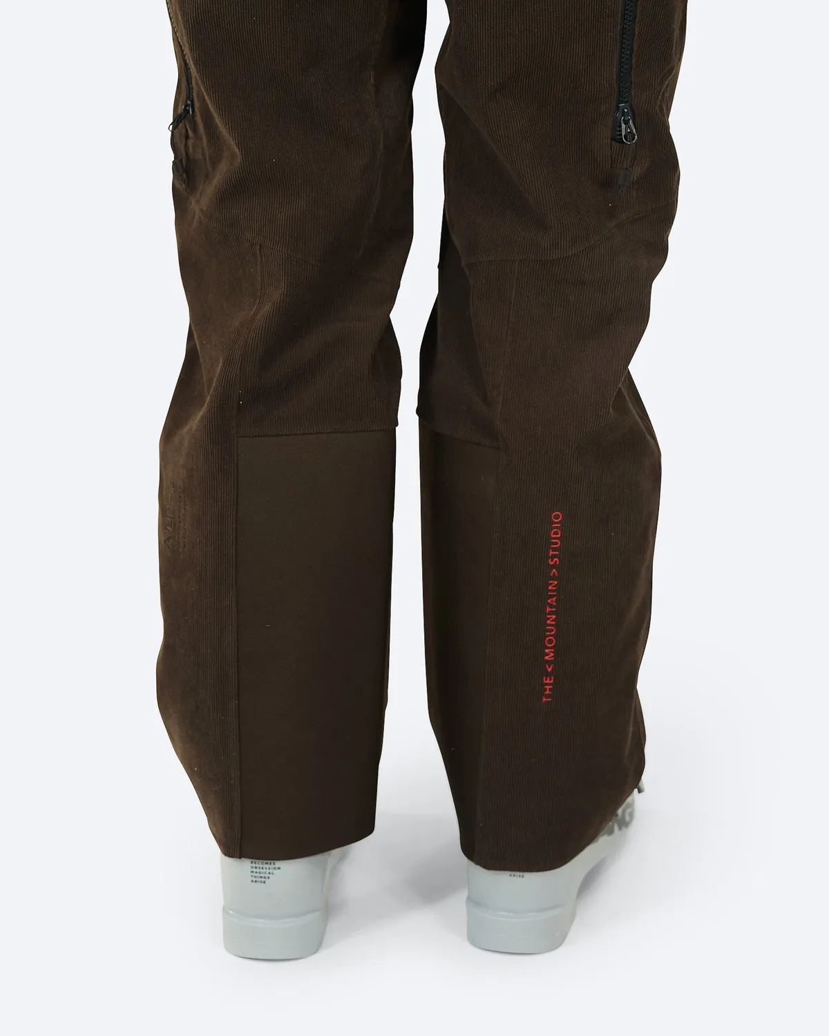 The Mountain Studio P-11 WC skibukse brun cord isolert