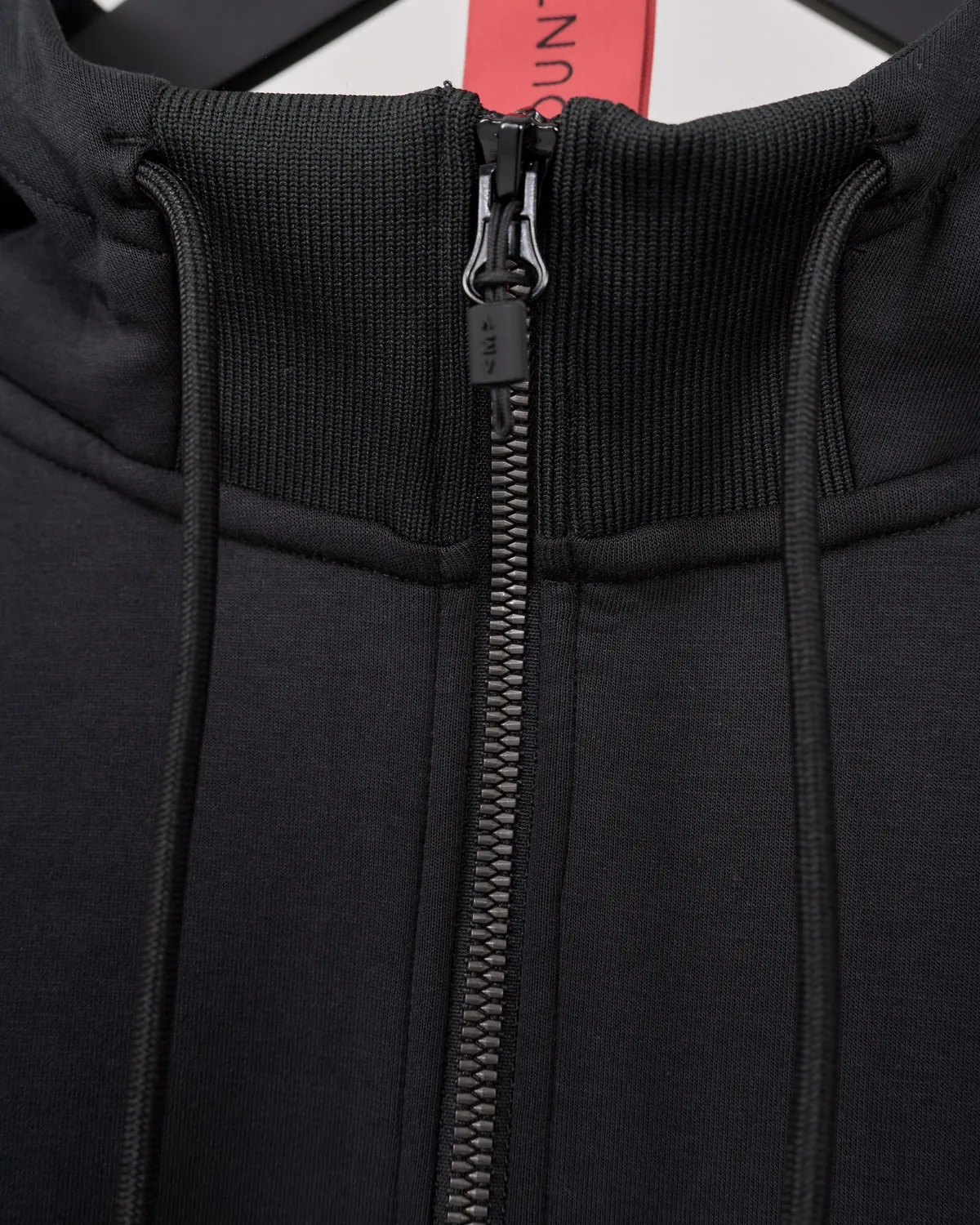 The Mountain Studio H-9 hettegenser Black Onyx bomull