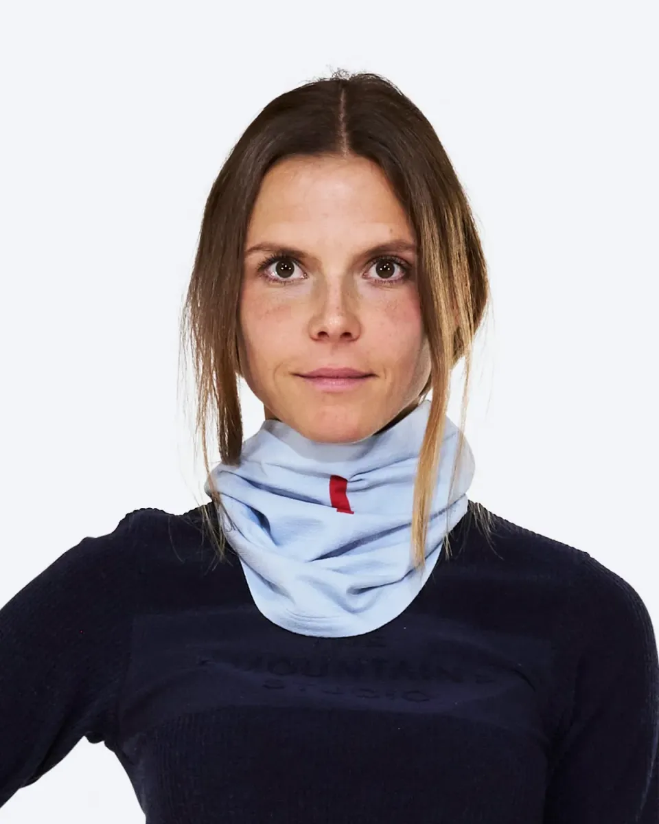 The Mountain Studio W-21 halsvarmer Ice Water merino