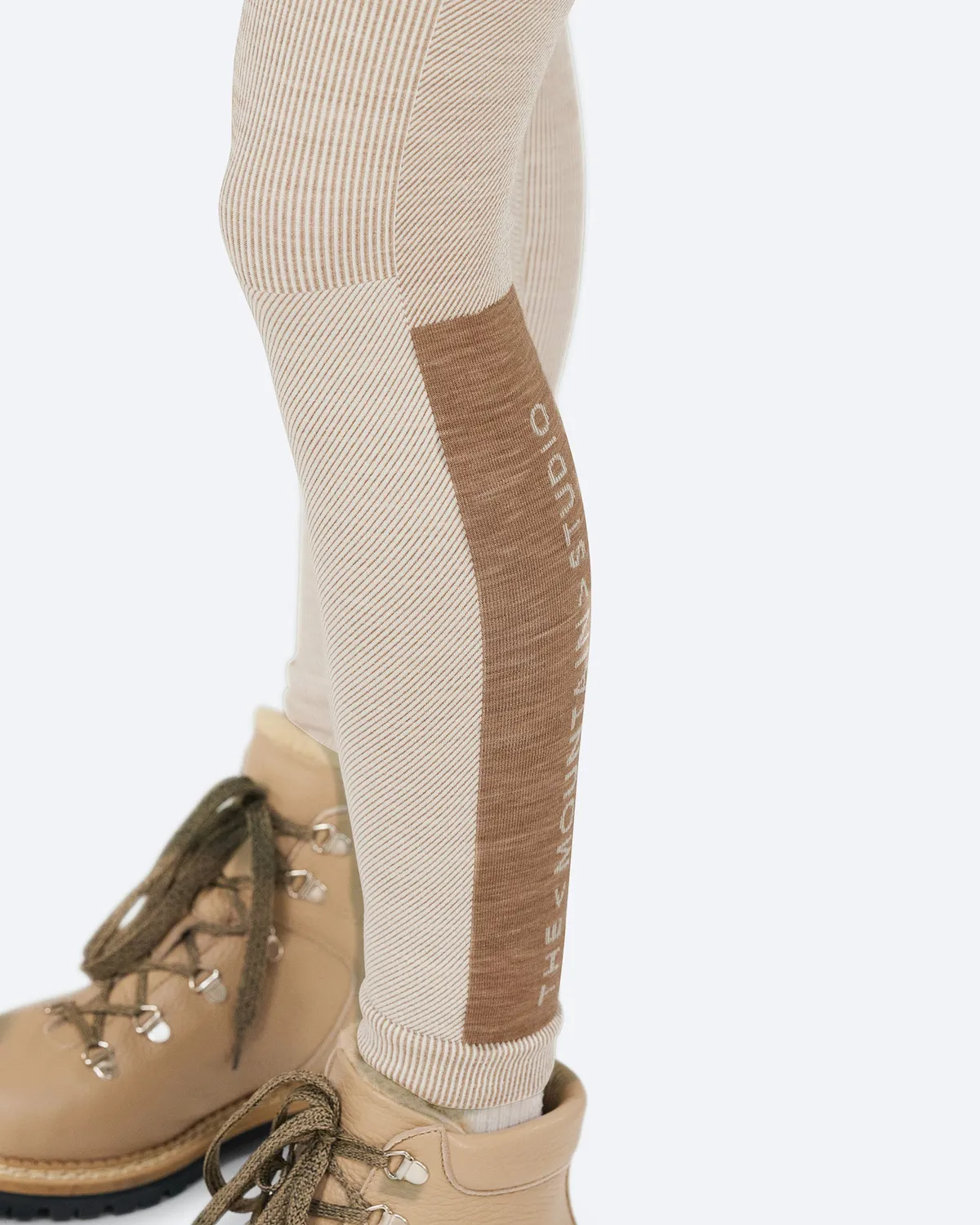 The Mountain Studio U-12 W ullongs Almond Milk merino