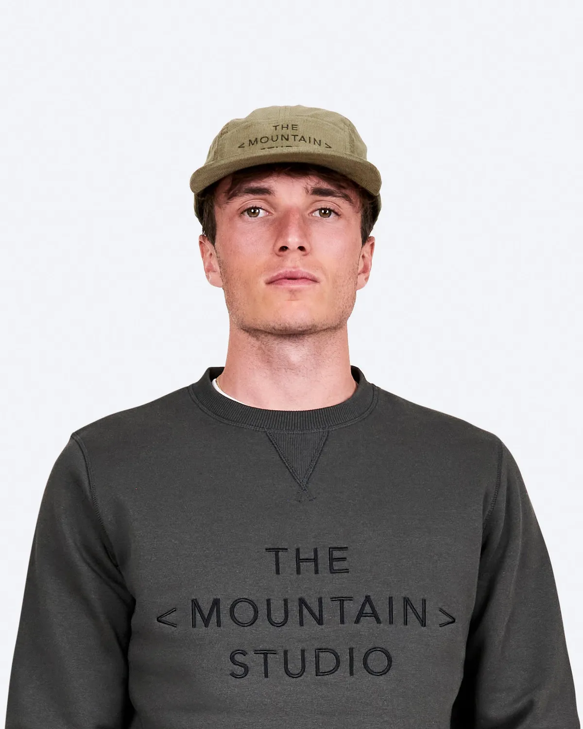 The Mountain Studio C-18 caps kordfløyel grønn