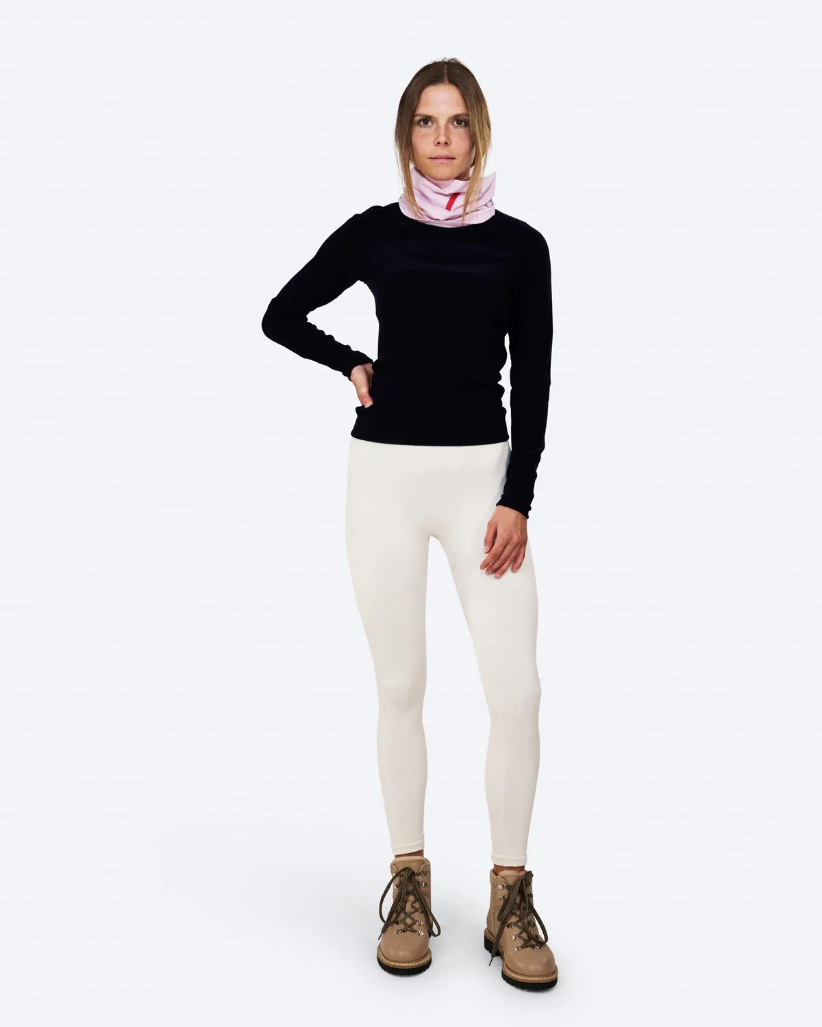 The Mountain Studio W-21 halsvarmer merino Lilac Snow
