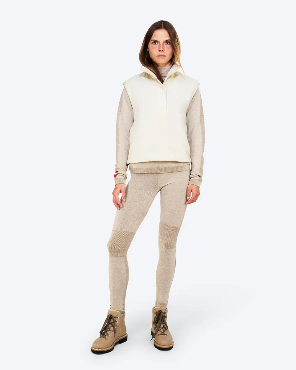 The Mountain Studio V-17 W Microfleece vest Almond Milk varm