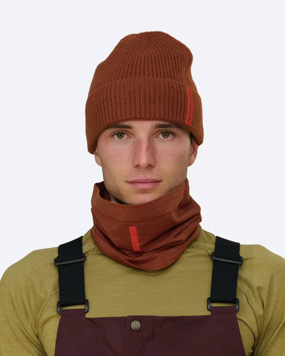 The Mountain Studio W-21 hals Smoked Paprika merino