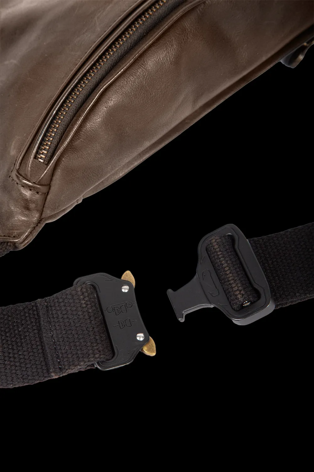 Matchless Marsupium skinnveske antique black nappa