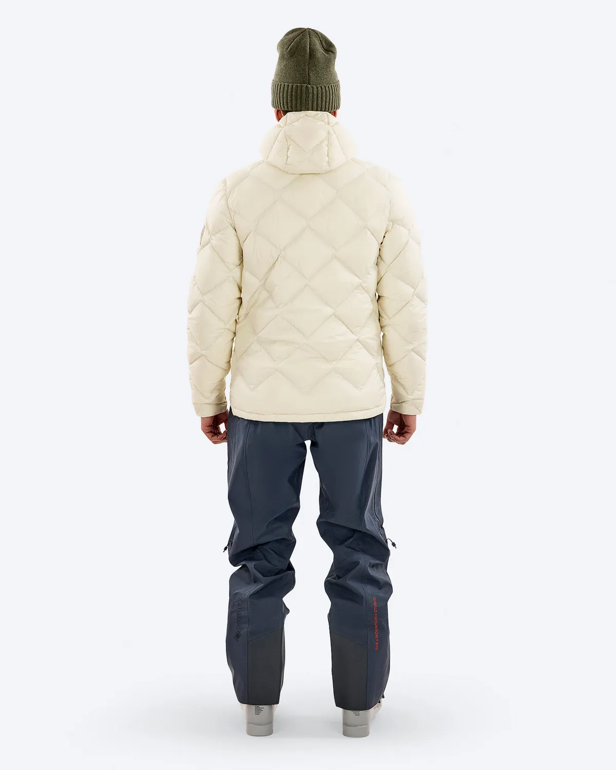The Mountain Studio D-7 UL Pertex dunjakke Almond Milk hette