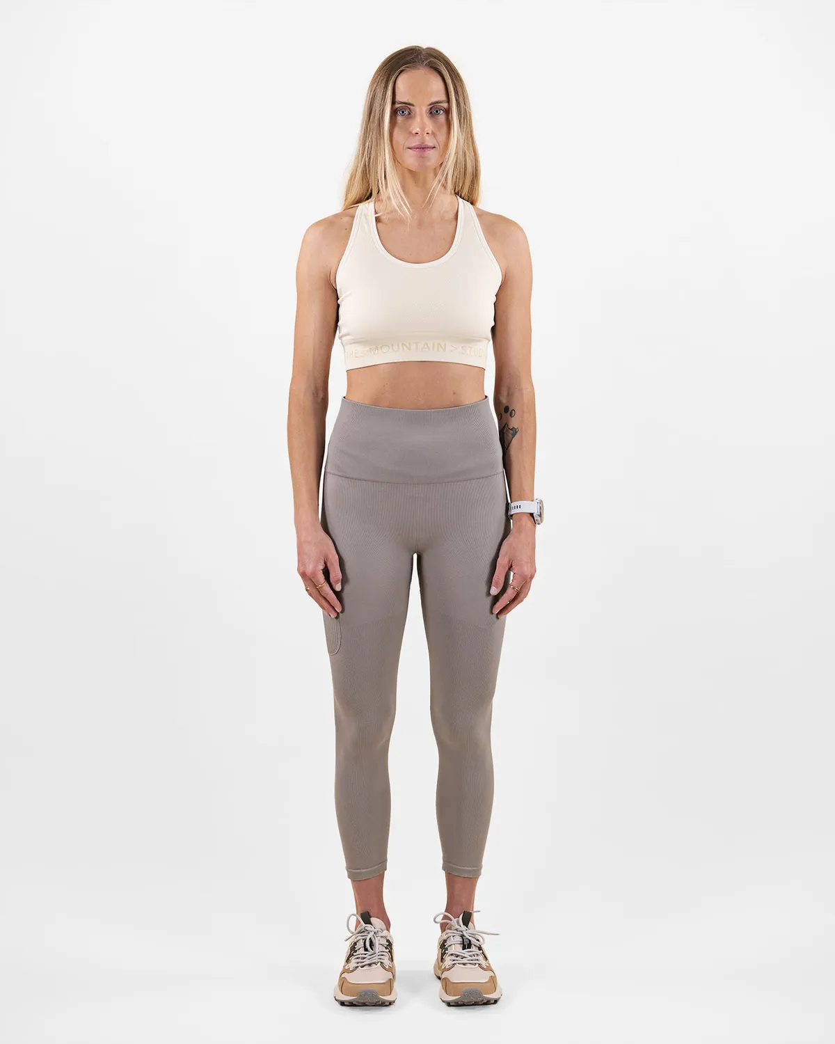 The Mountain Studio U-5 W Two Tone Tech treningstopp Almond Milk