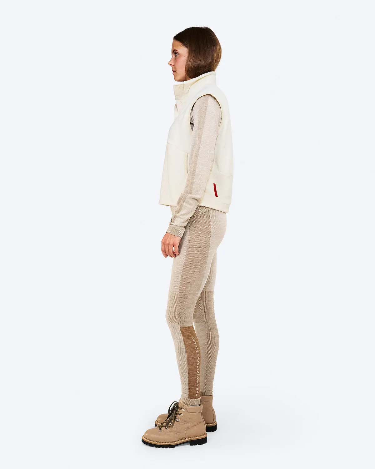 The Mountain Studio V-17 W Microfleece vest Almond Milk varm