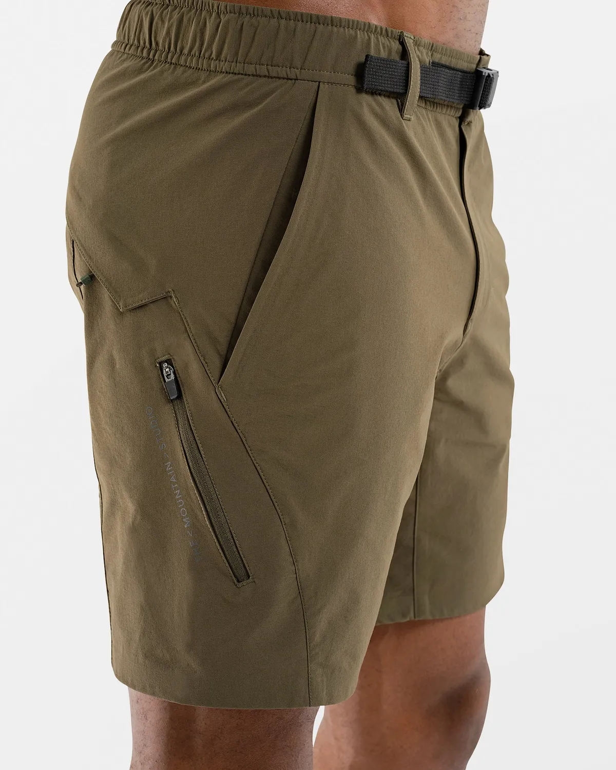 The Mountain Studio L-2 shorts Forest Green teknisk