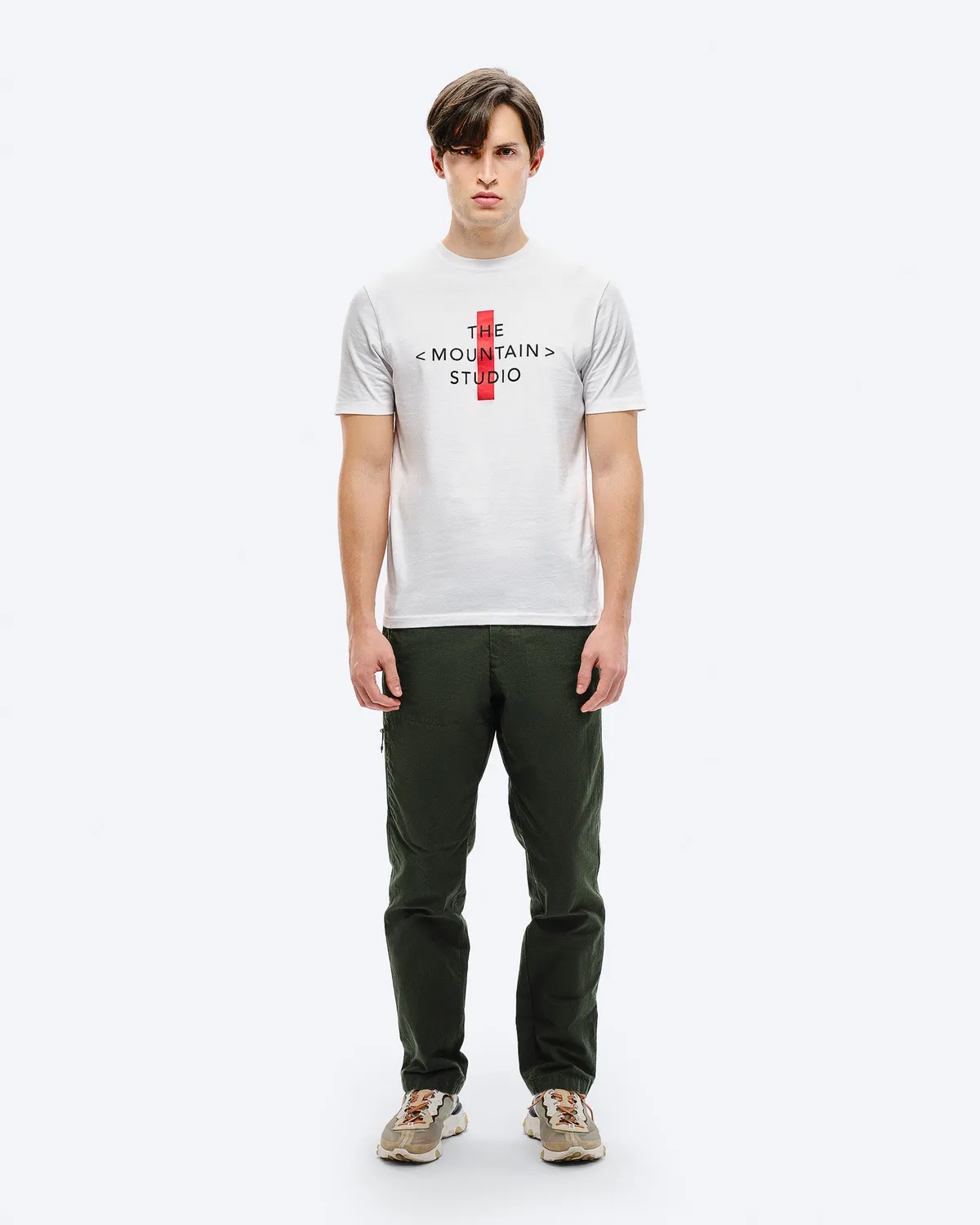 The Mountain Studio T-8 Cross Logo t-skjorte White økologisk bomull