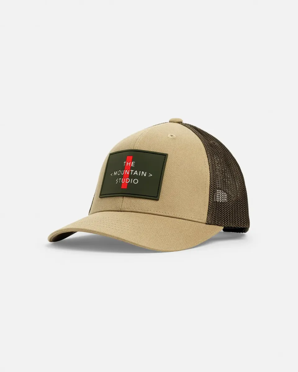 The Mountain Studio C-7 Mesh Cross Logo caps kelp pustende