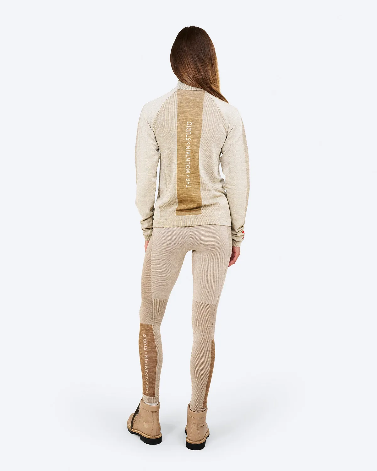 The Mountain Studio U-12 W ullongs Almond Milk merino