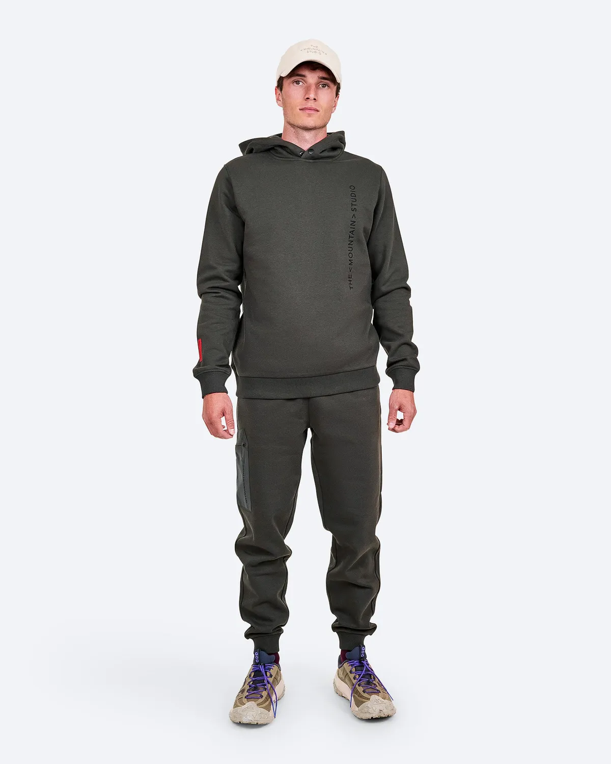 The Mountain Studio J-4 joggebukse Peat økologisk bomull